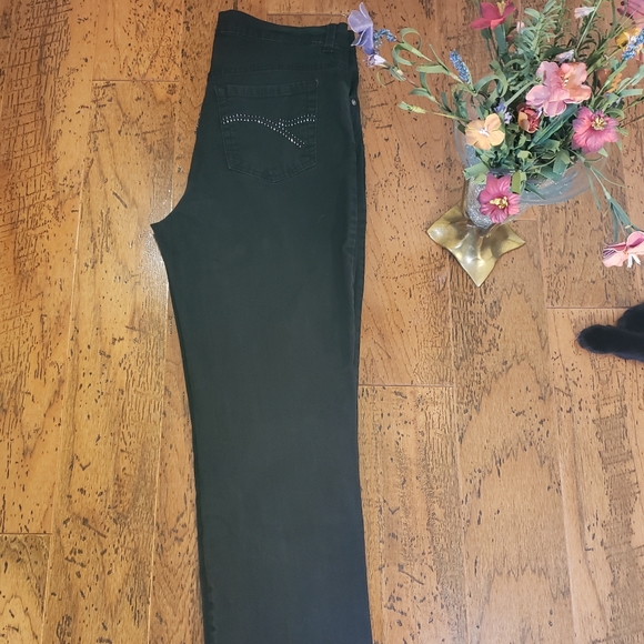 Gloria Vanderbilt Black Jeans - Picture 2 of 7